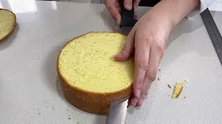 {パティシエが丁寧に教えるショートケーキ講座　③スポンジスライス}