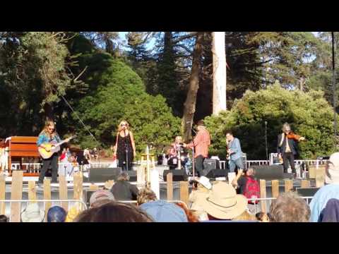 Buddy Miller & Lee Ann Womack: "Don't Listen to the Wind"