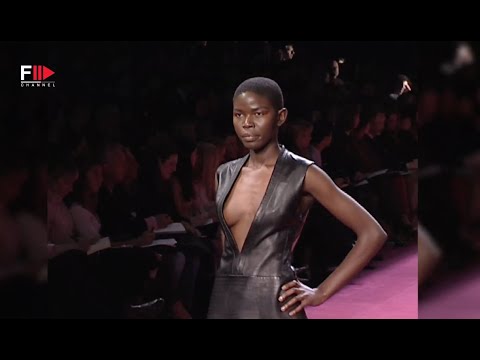 BCBG Spring 2001 New York - Fashion Channel