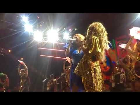 Nena Queiroga e Elba Ramalho - Carnaval de Recife 2018 - Chuva de Sombrinhas. Rainha do Frevo