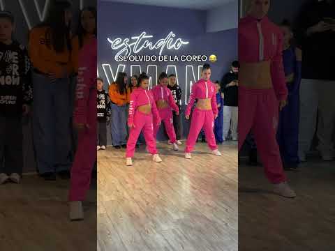 Se le olvidó la coreo miren cómo reacciona 😅