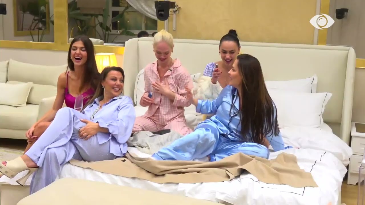 “Para jush trëndafili i Athinës…”/ I veshur në të mbathura, Laerti kërcim sensual me llambadarin