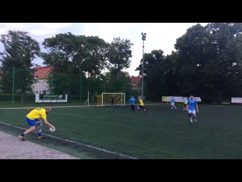 06.06 The Crazy Gang (żółte) - Gumzamet Fidasz (błękitne)