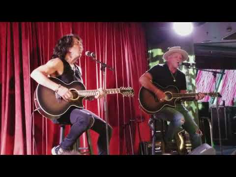 Paul Stanley and Derek St. Holmes - All Right Now - KISS KRUISE VII Private Acoustic Show 11/6/17