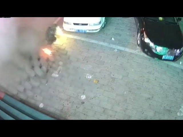 Массивный фейерверк и взрыв подземного тоннеля