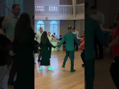 Video: DJ Radu mixer live til en fest