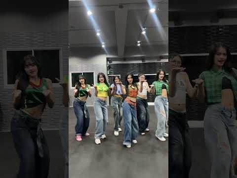 #maukleedance #มาเต้นกัน #สอนเต้น #เพลงดังในtiktok #มาเรียนกับครูจูนครูตูนซิค่ะ ❤️