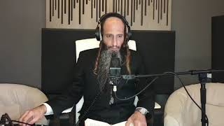 הרב מאור קריו    מדברים מרבי נחמן מברסלב   נתגלה הטוב חנוכה (הרב מאור קריו) - התמונה מוצגת ישירות מתוך אתר האינטרנט יוטיוב. זכויות היוצרים בתמונה שייכות ליוצרה. קישור קרדיט למקור התוכן נמצא בתוך דף הסרטון