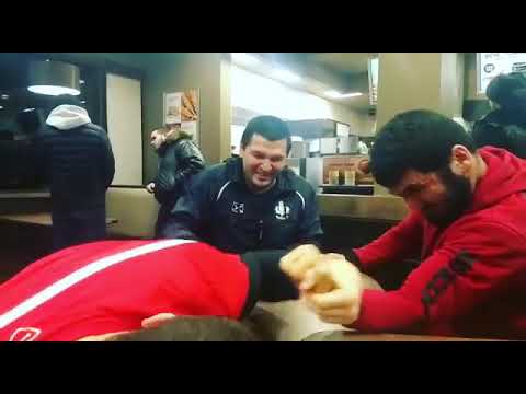 Makhmudov vs Artur Beterbiev