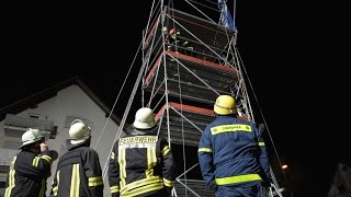 preview picture of video 'THW Neuhof lässt Feuerwehren am EGS Turm (10m) abseilen'