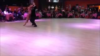 Neri Piliu y Yanina Valeria Quiñones - Gallo ciego