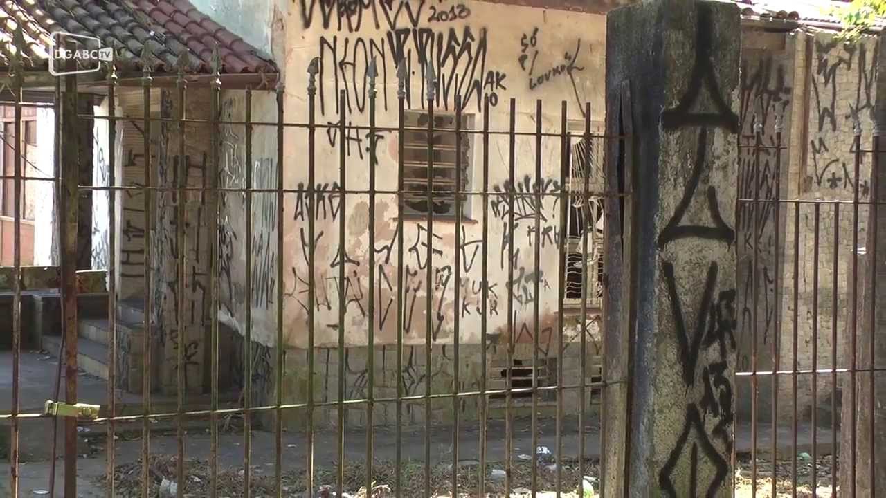 Casa de Herbert Richers em situação de calamidade em Ribeirão Pires