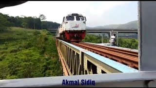 preview picture of video 'Argo Parahyangan... Hunting Di Atas Sleko Jembatan Cirangrang.PART 2'