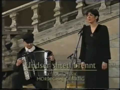 Bente Kahan - Undser Shtetl Brennt