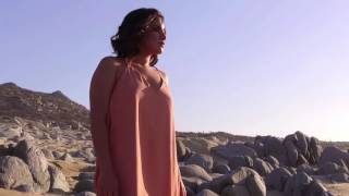 Como una pelota - Hablemos del Vídeo de Espinoza Paz y Johnny Rivera