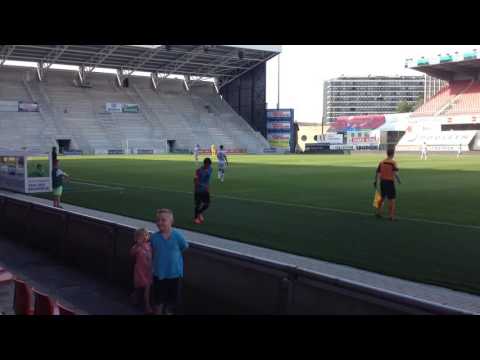 Jeffrey Leiwakabessy loopt warm