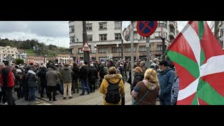 "Maduro askatu!": el grito de cientos en las capitales vascas por segundo día consecutivo