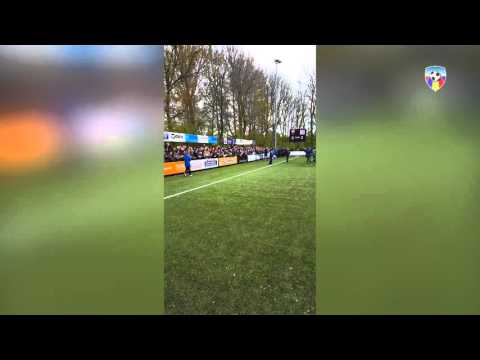 Feest bij spelers Quick Boys na overwinning op Jodan Boys