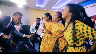 Singer Abraham Tare amazing worship  (in badu sanyiin warra tolootaa