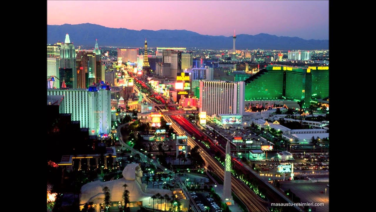 Hum Kaun Hain Lyrics  | All Rounder | Kumar Gaurav, Rati Agnihotri | Asha Bhosle, Suresh Wadkar | Laxmikant Shantaram Kudalkar (Laxmikant Pyarelal), Pyarelal Ramprasad Sharma (Laxmikant Pyarelal)