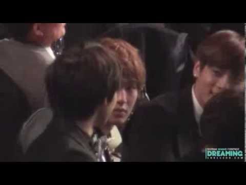 121119 대중문화예술상 온유형아랑 조잘조잘 무슨얘기하니 민호야 SHINEE MINHO & ONEW FANCAM