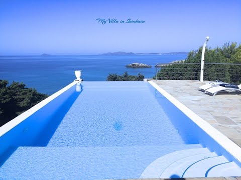 Villa fronte mare e con piscina in vendita nel sud della Sardegna