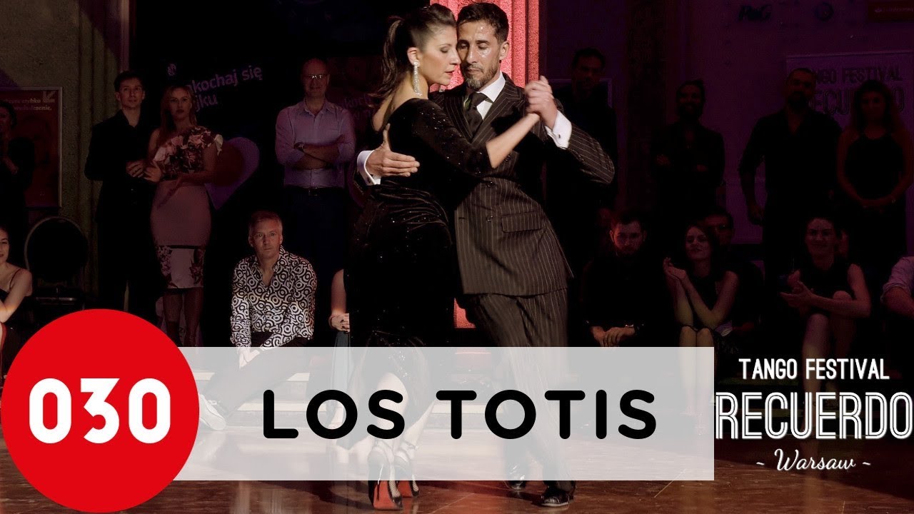 Virginia Gomez and Christian Marquez – Mozo guapo #LosTotis