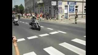 preview picture of video 'Lesko Moto festiwal 25 lecie BIESZCZADY - Wyjazd motocykli na paradę'