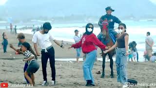 Download lagu Joget tiktok viral di pantai sama cewek cewek mp3