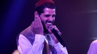 כי הנה כחומר // להקת מזמור שיר (להקת מזמור שיר) - התמונה מוצגת ישירות מתוך אתר האינטרנט יוטיוב. זכויות היוצרים בתמונה שייכות ליוצרה. קישור קרדיט למקור התוכן נמצא בתוך דף הסרטון