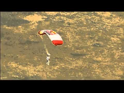 Red Bull Stratos - THE LANDING, world record from Felix Baumgartner!