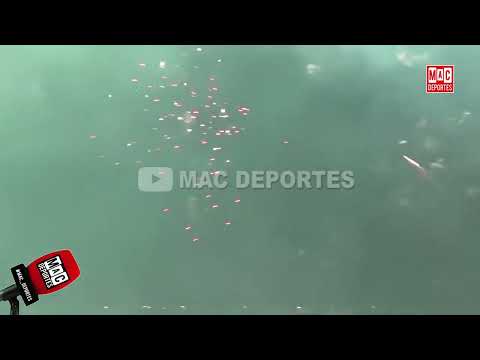 "Espectacular recibimiento al equipo de Oriente Petrolero para enfrentar a Bolívar | Mac Deportes" Barra: Los de Siempre &bull; Club: Oriente Petrolero