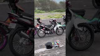 Download lagu MODIFIKASI YAMAHA F1ZR AG STYLE🔥, akun tt owner:@15restuuuuuu #2stroke #f1zr #f1zr110 #shorts mp3