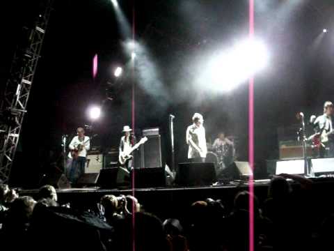 Beady Eye Argentina 4/11/11 Yellow tail+Four letter word+Beatles and stones