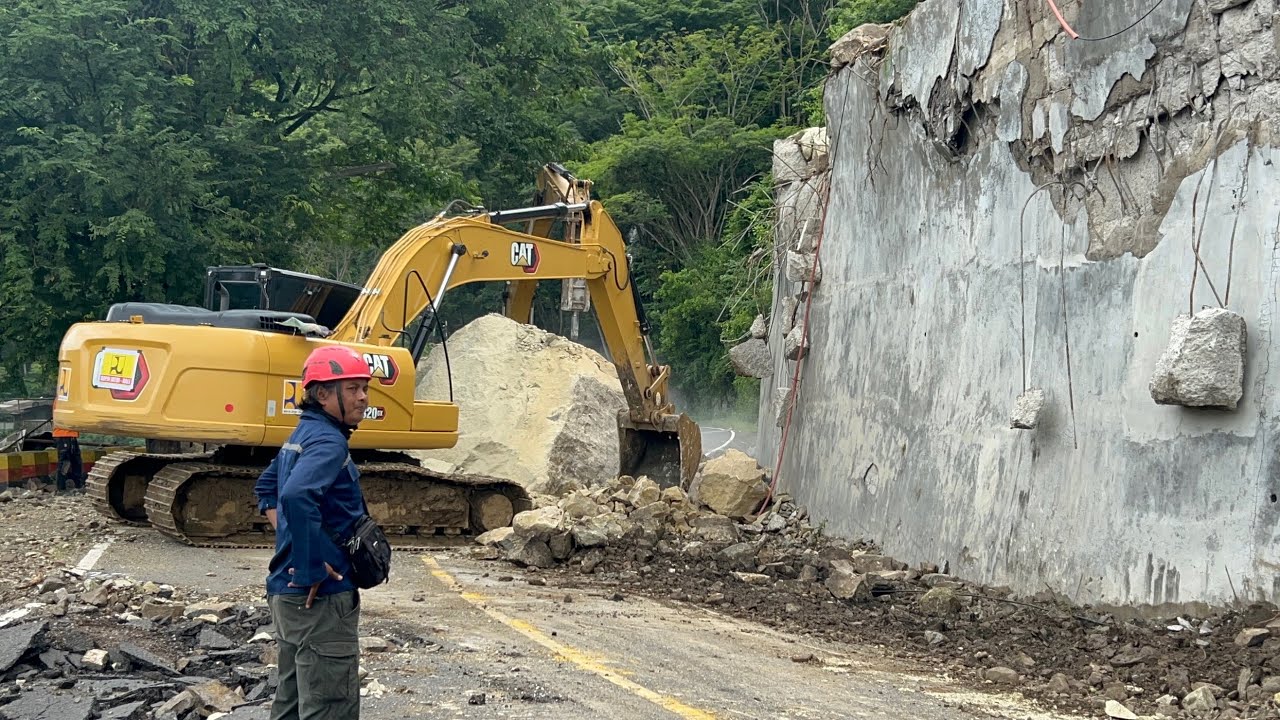 Update Terkini Longsor Trenggalek–Ponorogo KM 16: Pemecahan Batu Raksasa Capai 45 Persen