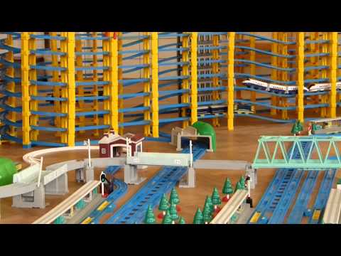 プラレール Tomy Plarail 17 trains on Twin tower / Quadruple spiral layout, 2014 [HD]