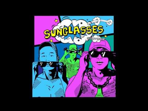 Kissing in the rain by electroboyz