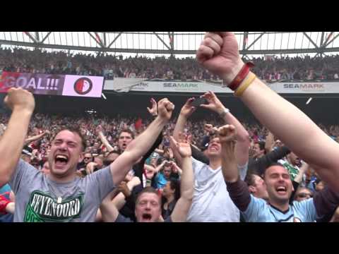 Juichen na de 1- 0 van Dirk Kuyt Feyenoord - Heracles