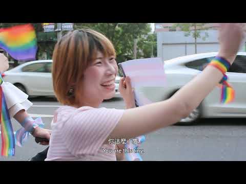《Moving In Between》影片縮圖