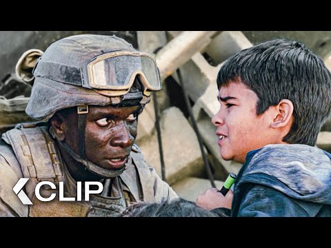 US Army Leaves No One Behind as Aliens Attack the Civilians - BATTLE: LOS ANGELES Clip