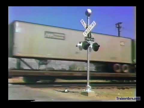 Classic Railroad Series 954 - SP freight departs Ogden, 1985
