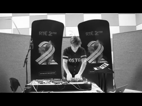 Studio 8 Sessions - Daithí 'Love on Top'