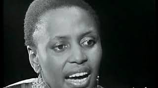 Miriam Makeba speaks African 'click' language, sings 'Baxabene Oxamu'