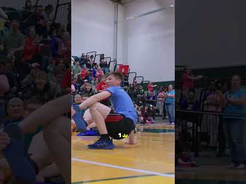 هذه الكرة لا يستطيع لمسها أي شخص 😮