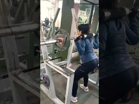 Squat #shorts #girlsattitudestatus #youtubeshorts #gymshorts #gymstatus #girlspower #girlmotivation