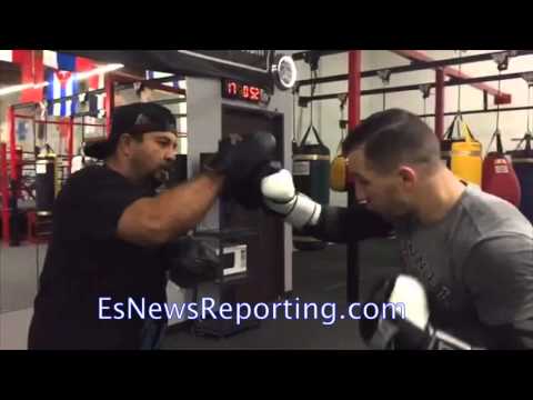 Egis Kavaliauskas working mitts RGBA Oxnard - EsNews Boxing
