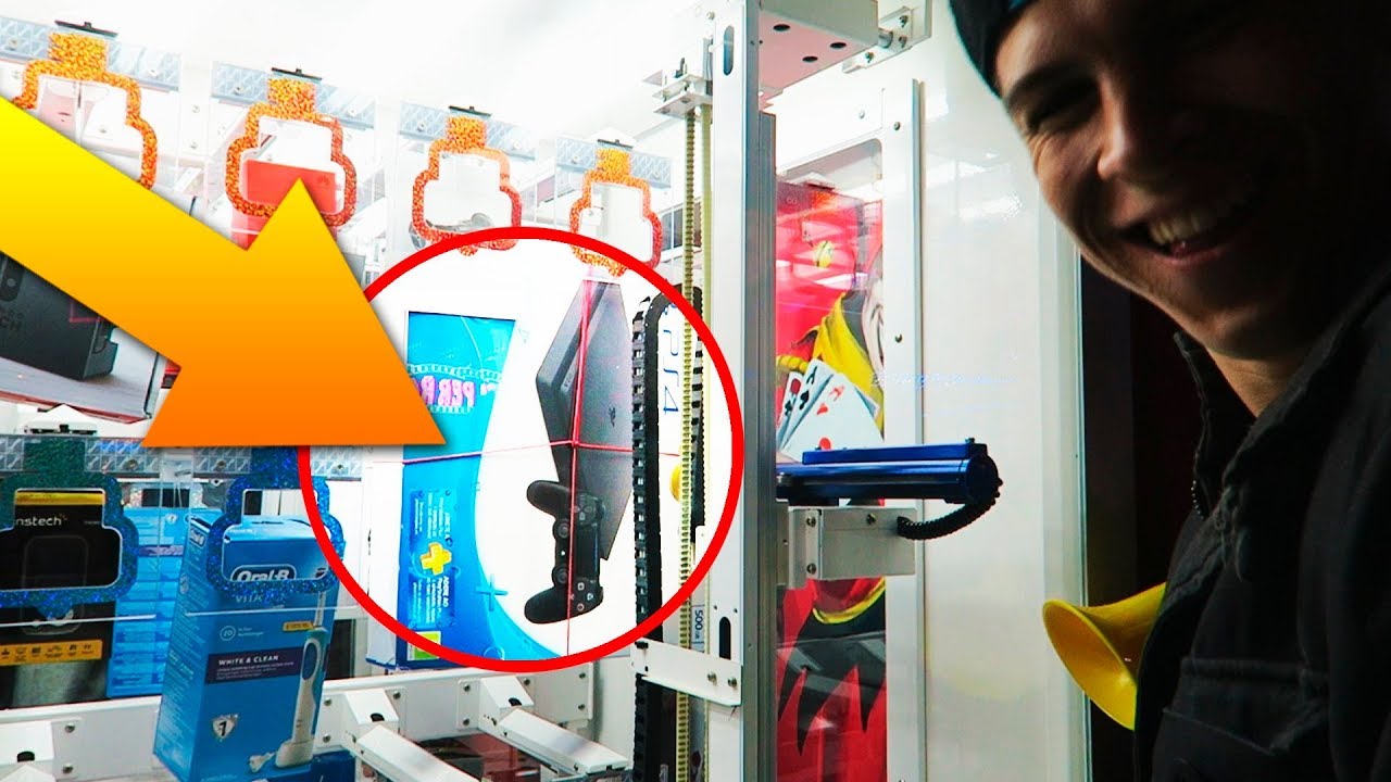 ¿CONSEGUIMOS una PS4 en UNA MAQUINA? VLOG en la FERIA [Crazy Crew]