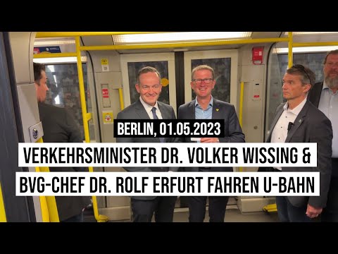01.05.2023 #Berlin Verkehrsminister Dr. Volker Wissing & #BVG-Chef Dr. Rolf Erfurt fahren U-Bahn #U5