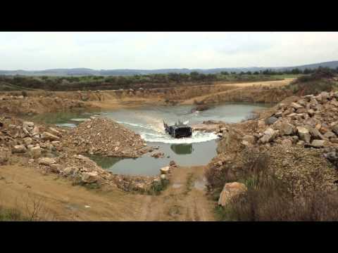 Dynamite Tours S LKW   oder doch Amphibienfahrzeug