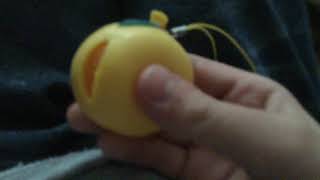 ガチャガチャのぷにぷにを触ってみたよ！！     🤔ちょっと固いな〜